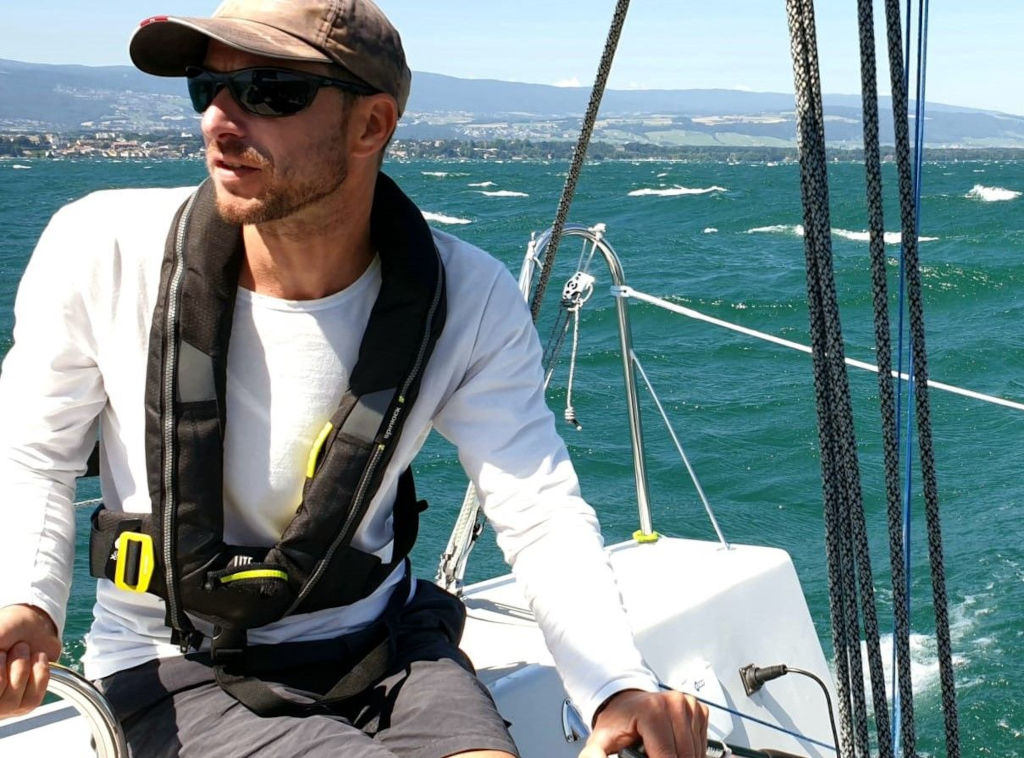 Nicolas Fuchs de l'Atelier du Port Noir sur son bateau